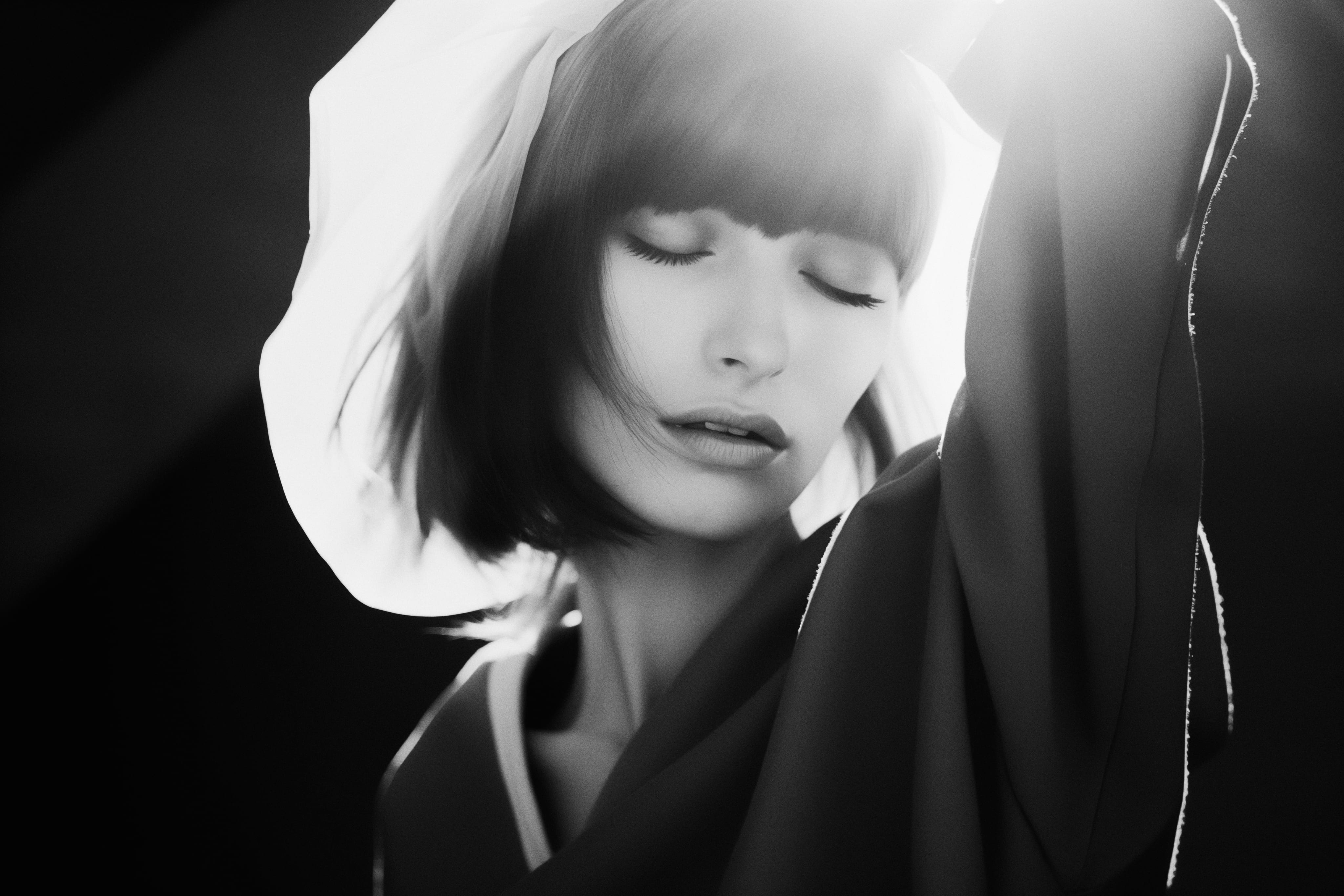 NOIR ELEGANCE, frame R07
