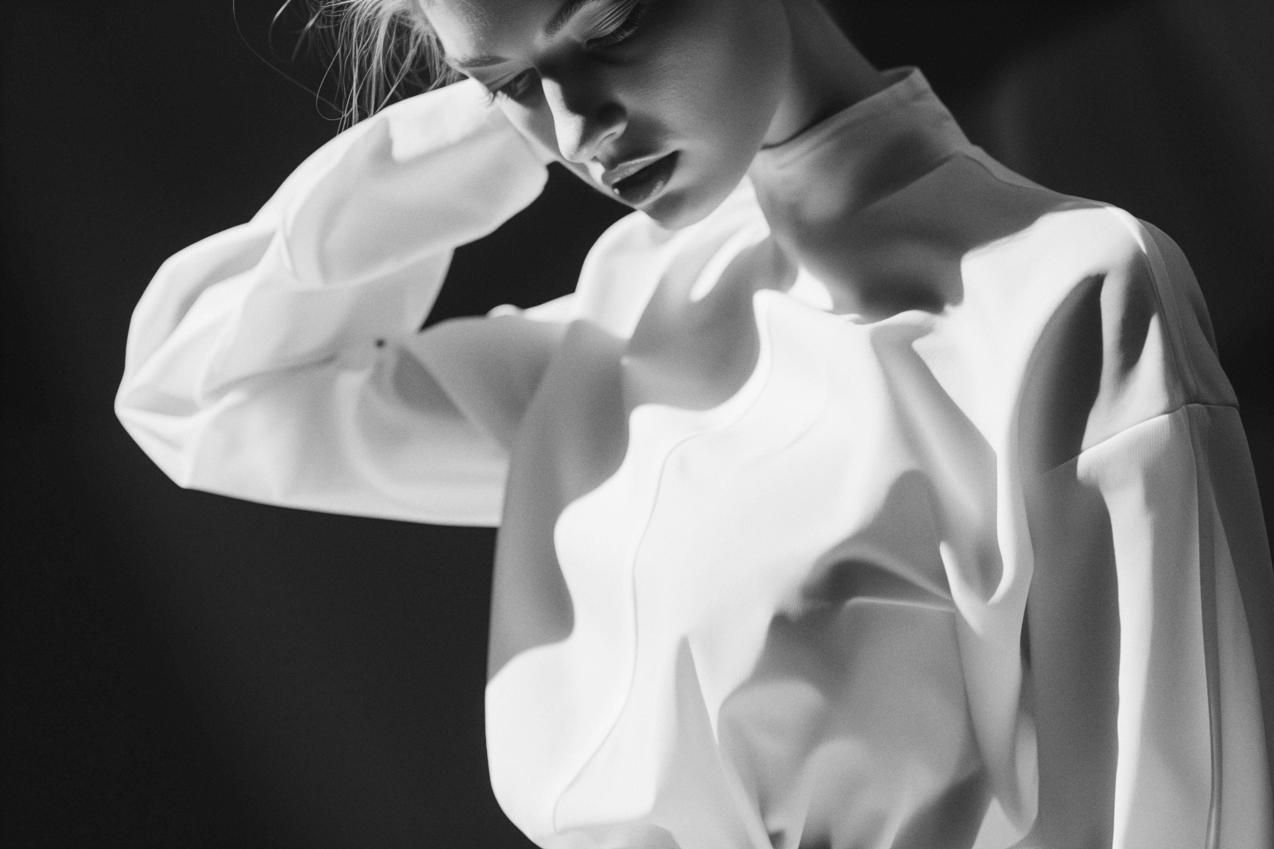 NOIR ELEGANCE, frame R17